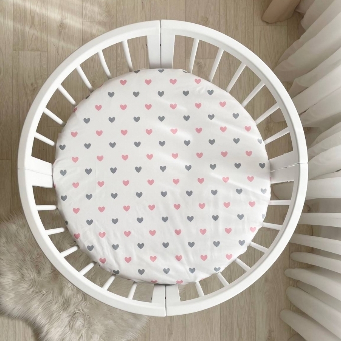 Husa saltea rotunda patut bebe copii cu elastic, Inimioare roz-gri (1)